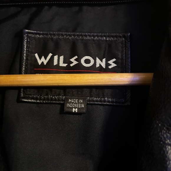 VINTAGE Wilson’s  Black Genuine Leather Jacket w/belt 20” Armpit/Armpit Size M - Picture 11 of 11